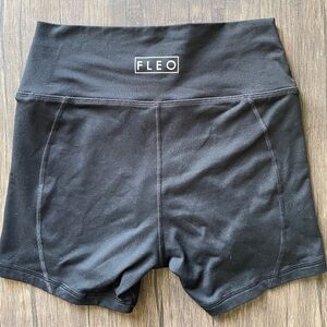 FLEO True High Contour Short 4” Higher Rise - Black, size Medium